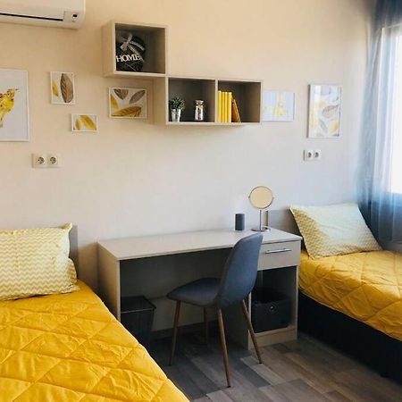 Lovely 3-Bedroom Apartment For 7 Ppl At The Centre Varna Exterior foto