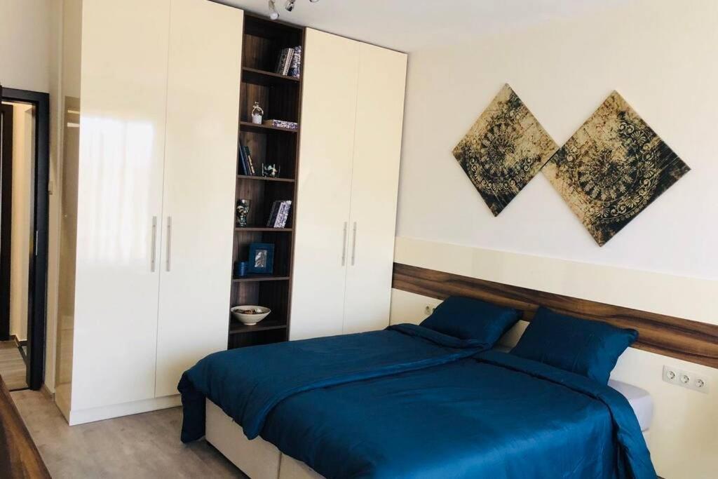 Lovely 3-Bedroom Apartment For 7 Ppl At The Centre Varna Exterior foto