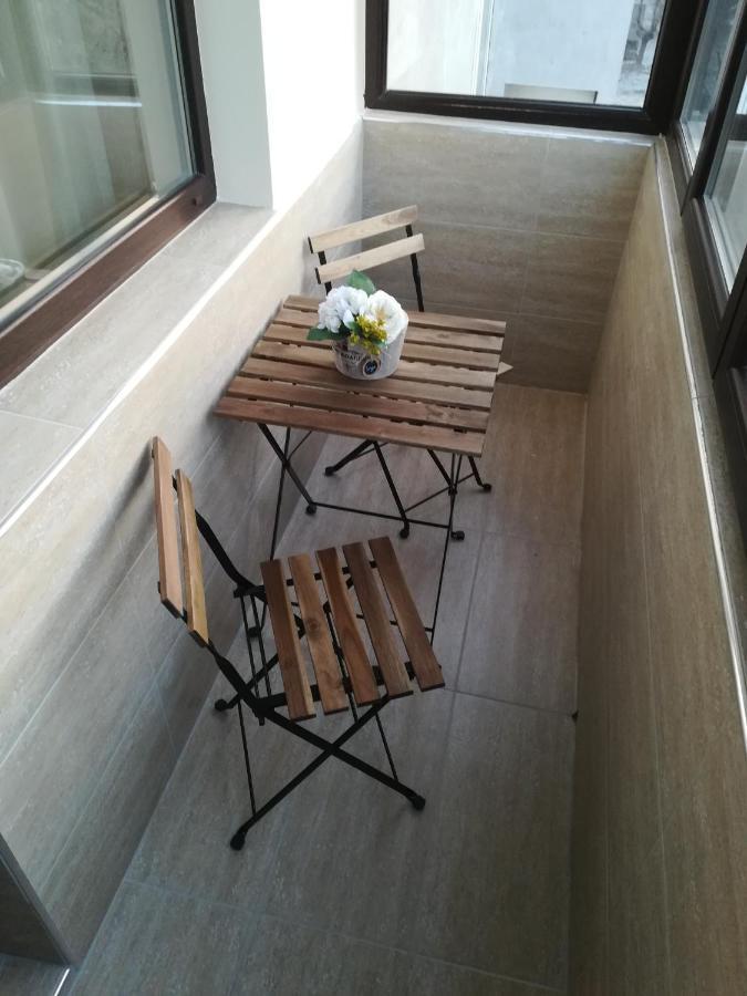 Lovely 3-Bedroom Apartment For 7 Ppl At The Centre Varna Exterior foto